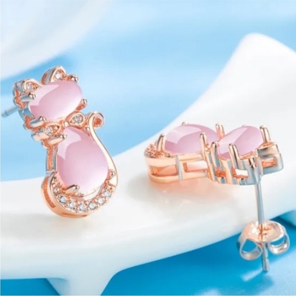 Stud Pink Inlaid Zircon Crystal Cat Earrings - Picture 4 of 4